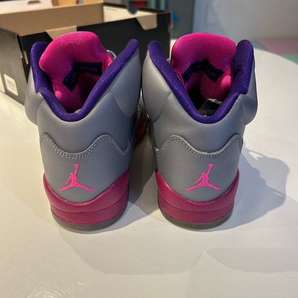 Girls Air Jordan 5 Retro - Cement Grey/Pink Raspberry Red - Picture 2 of 6